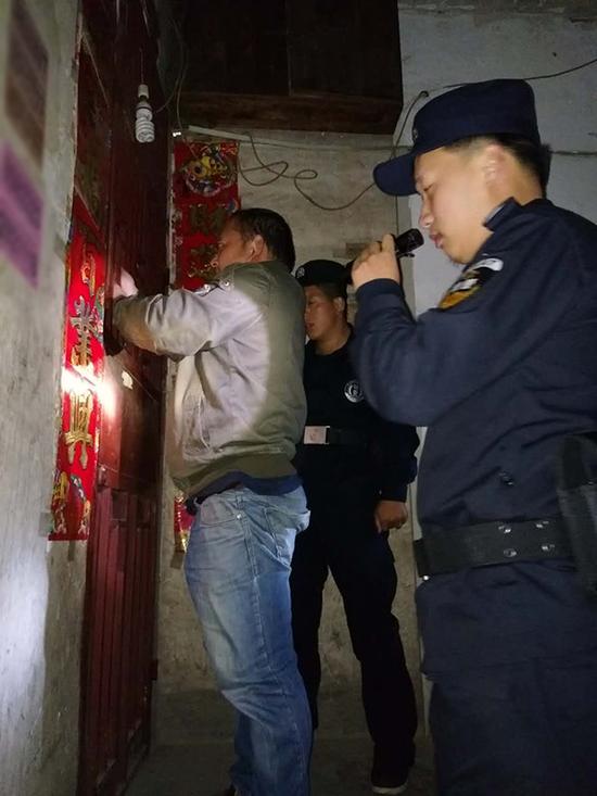 南昌粗心妈妈误将幼女锁家中 